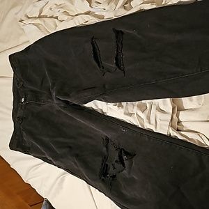 Ripped/distressed jeans